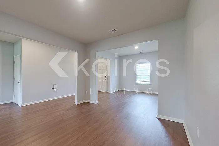1111 Freedom Pkwy — Photo 5