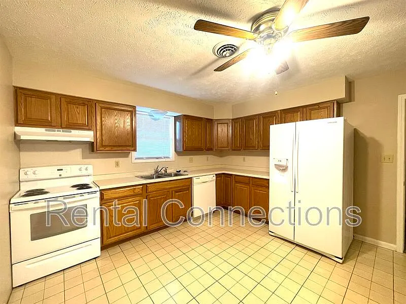 2 bed, 1.0 bath, $1,150 — Photo 2