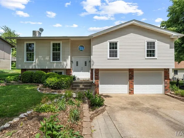 4203 Chisholm Trail Dr, Saint Charles, MO 63304