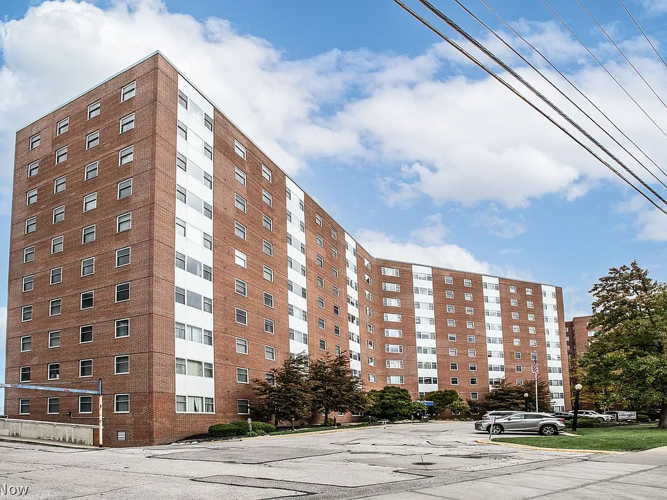 11850 Edgewater Dr #701
