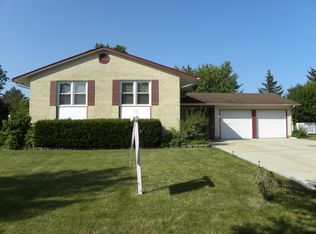 1589 Oregon Trl, Elk Grove Village, IL 60007