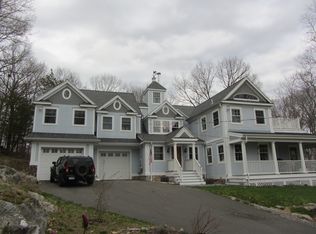 320 Whippoorwill Ln, Stratford, CT 06614