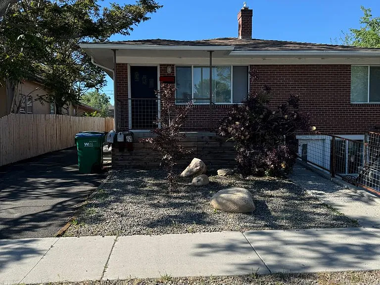 326 Stewart — Photo 2