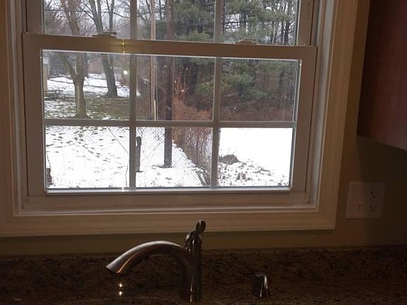 5th image of 310 Walter Ave