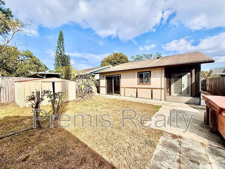 747 Brook St — Photo 31