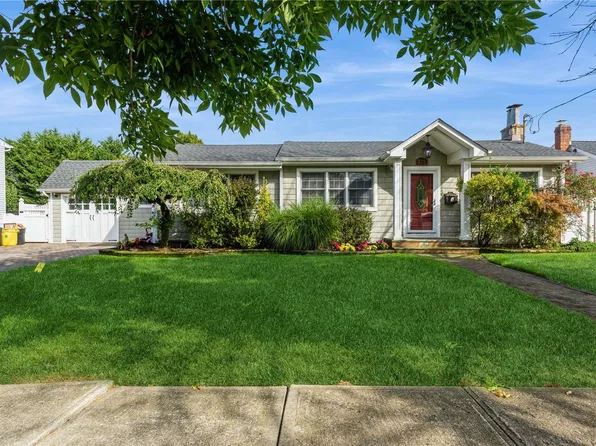 275 W End Avenue, Massapequa, NY 11758