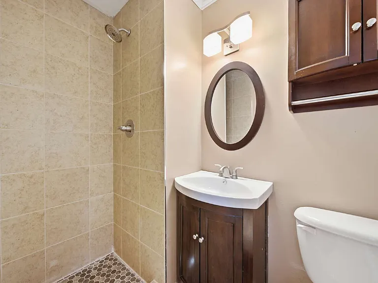 2820 S Hudson Ave — Photo 13