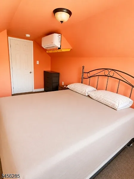 1 bed, 1.0 bath, $1,400 — Photo 2