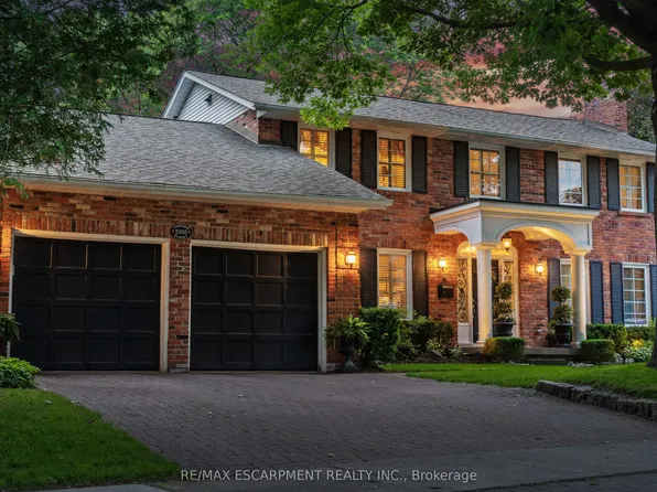 2305 Cheverie St, Oakville, ON L6J 6C5