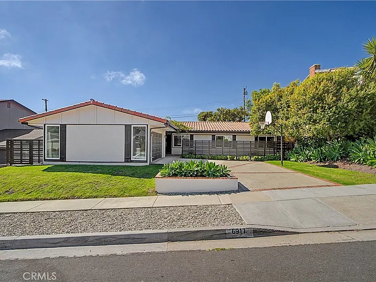 6917 Clovercliff Dr — Photo 1