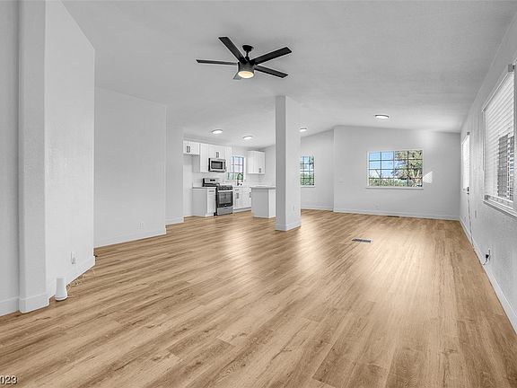 3rd image of 3589 Montego Dr
