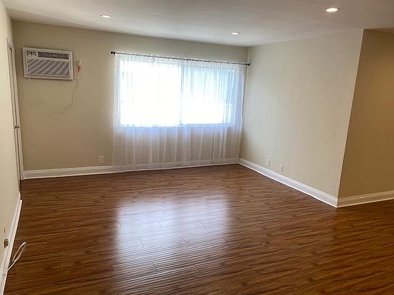 3rd image of 1400 N Fairfax Ave APT 17