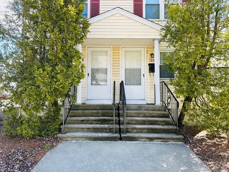 780 Plainfield St — Photo 14