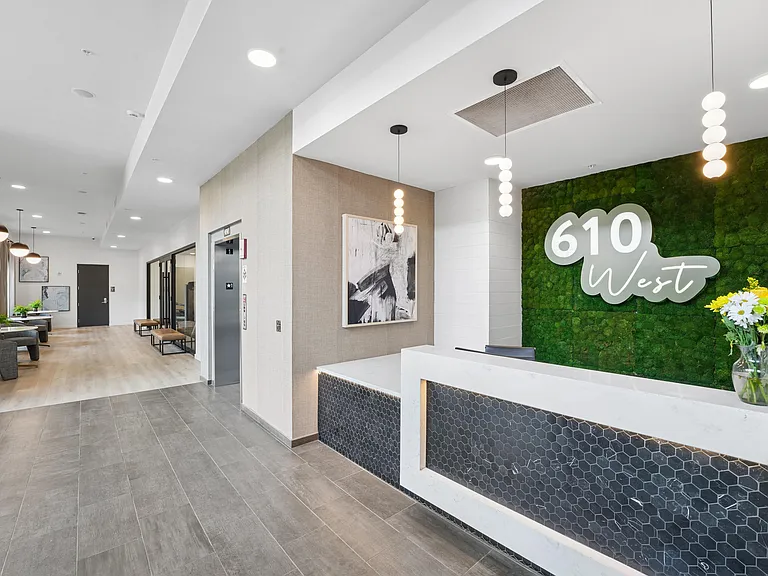 610 West — Photo 113