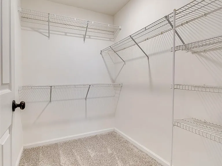 618 Bayou Cir — Photo 25