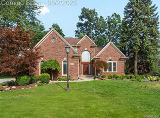 3460 Warwick Dr, Rochester Hills, MI 48309