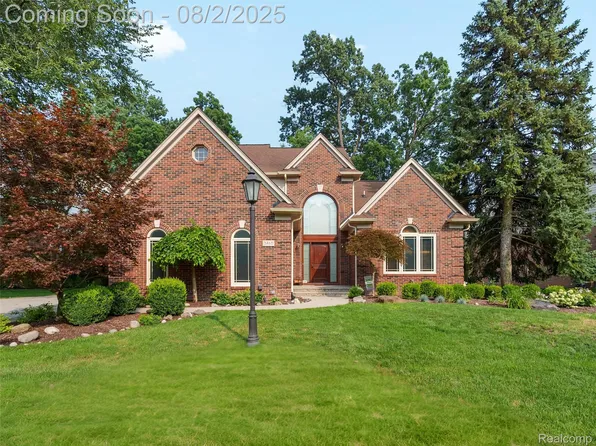 3460 Warwick Dr, Rochester Hills, MI 48309