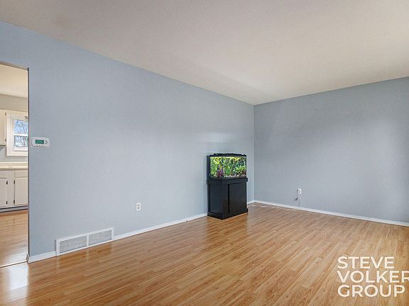 3rd image of 2477 Dewberry Dr NE