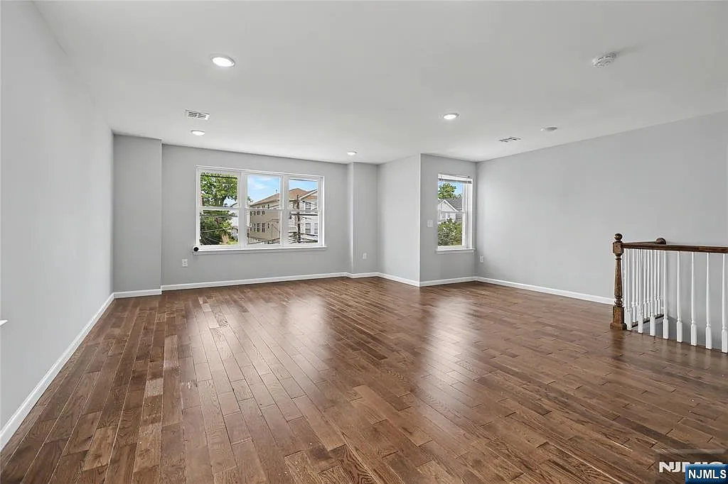 3 bed, 2.0 bath, $3,000 — Photo 3