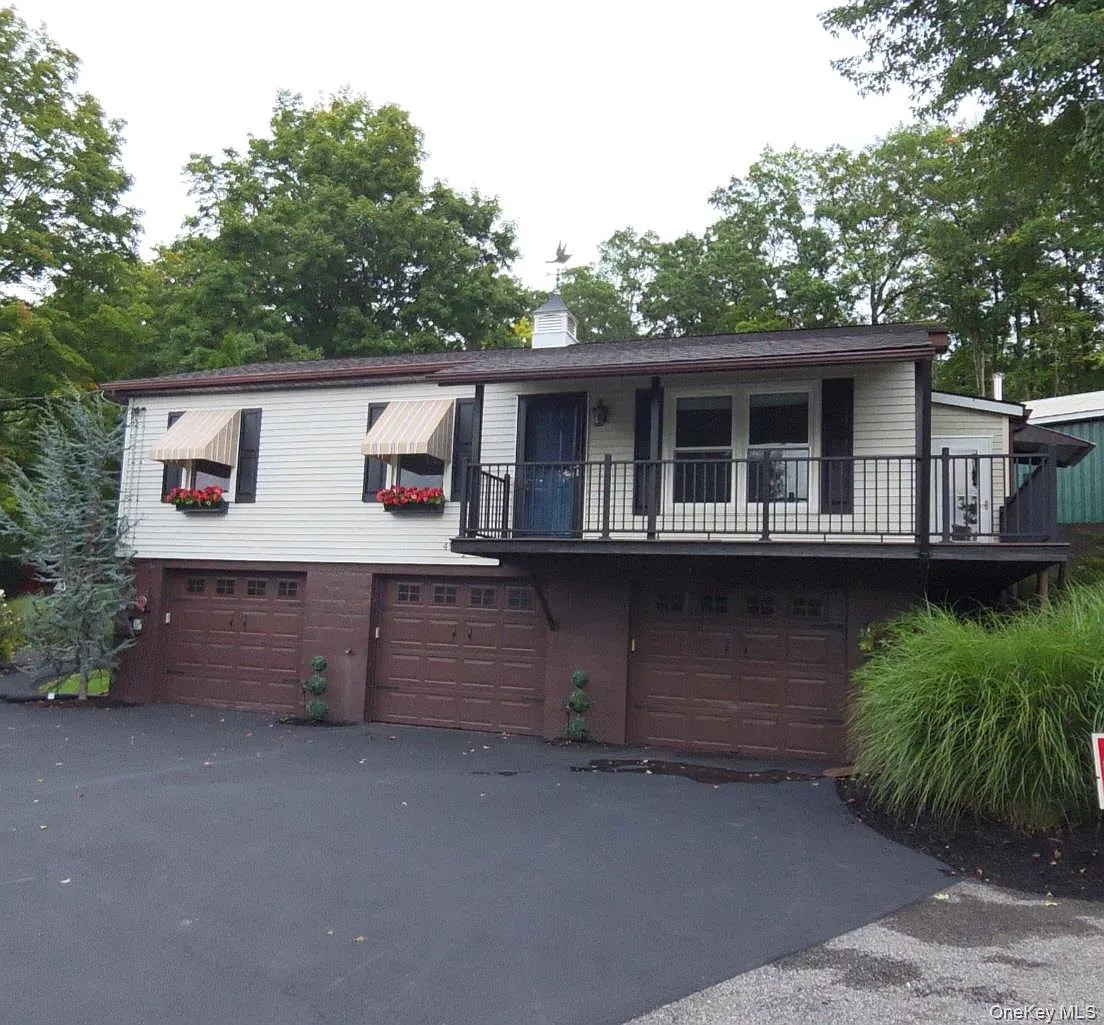 2 bed, 1.0 bath, 1050 sqft, $2,000 — Photo 1