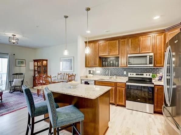 240 Martins Lndg Unit 302, North Reading, MA 01864
