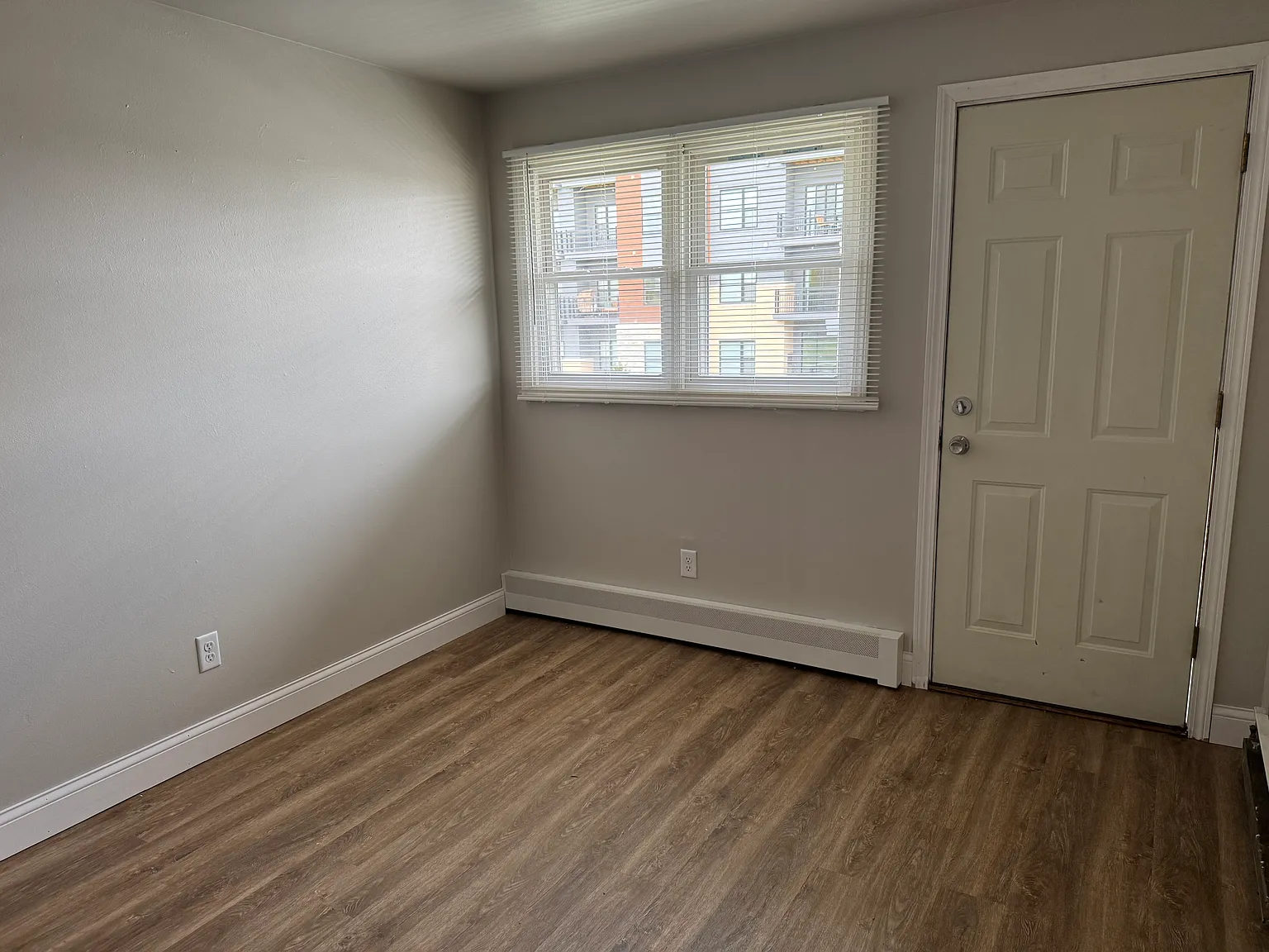 2 bed, 875 sqft, $1,300 — Photo 3
