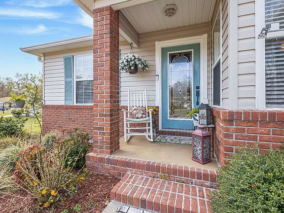 2nd image of 102 SE Ibis Way