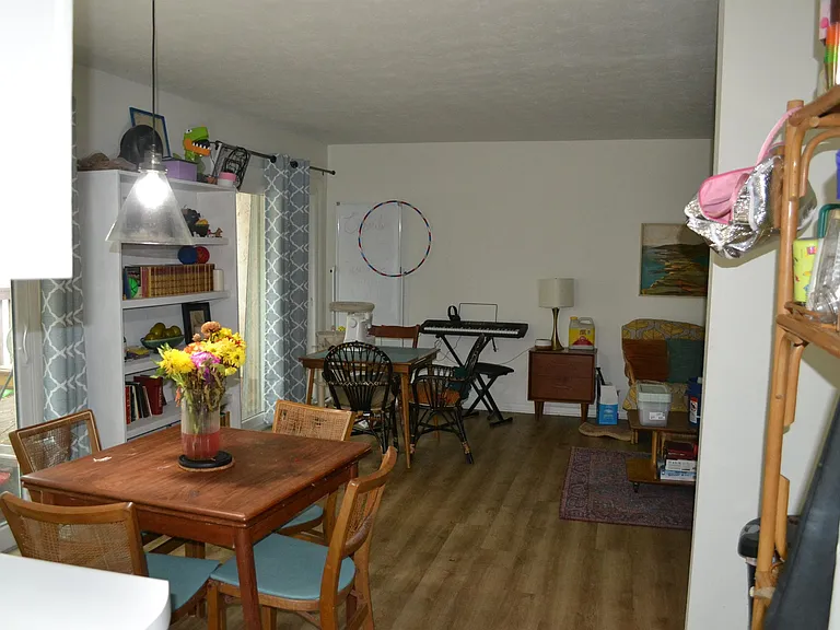 412 Westwood Dr — Photo 4