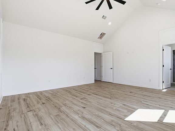 3rd image of 174 Buncombe St