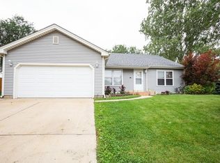 302 N Oltendorf Rd, Streamwood, IL 60107