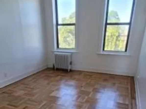 (undisclosed Address), Richmond Hill, NY 11418
