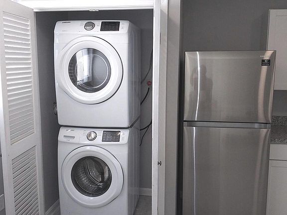 4th image of 4565 Logsdon Dr #17