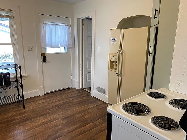 410 N Maple Ave — Photo 31