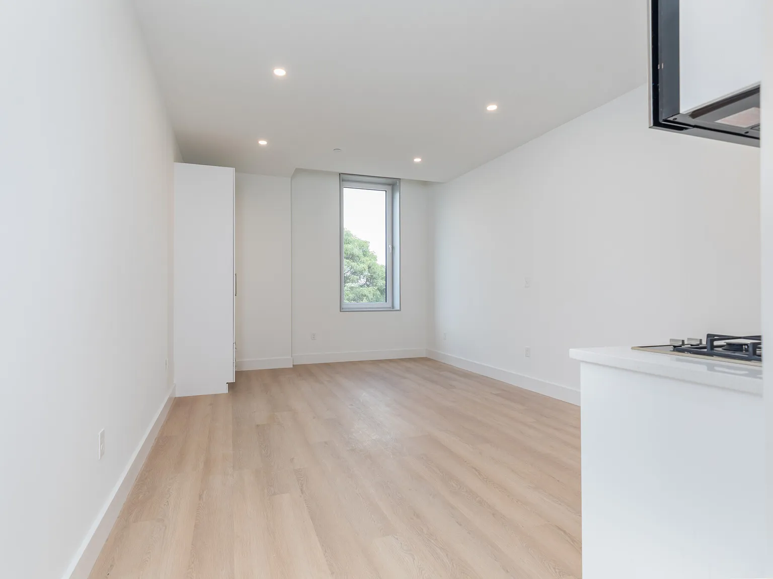 Studio, 350 sqft, $2,150 — Photo 3