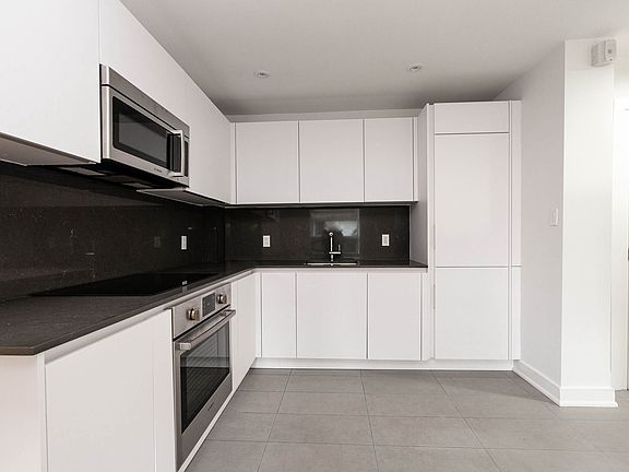 3rd image of 110 Oriole Pkwy #683126
