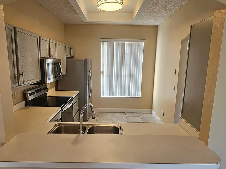14560 Laguna Beach Cir — Photo 4