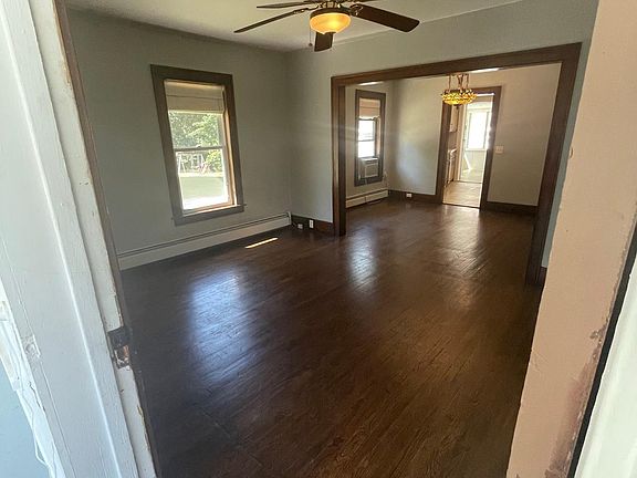 5th image of 3681 Jupiter Ave NE
