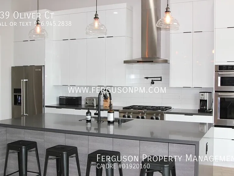 739 Oliver Ct — Photo 3