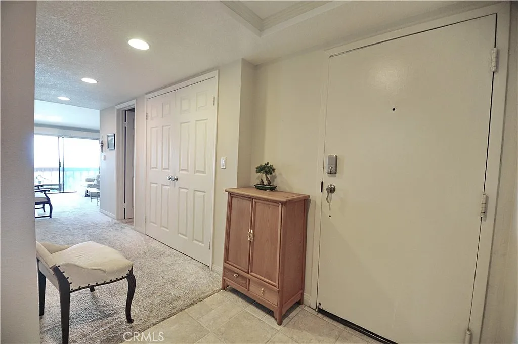 2 bed, 2033 sqft, $4,300 — Photo 4
