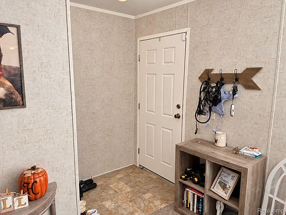 3rd image of 46425 Le Grande Blvd