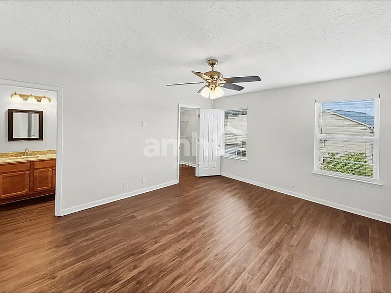 305 Schoolhouse Ct — Photo 11