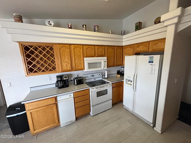 1210 Palmas Dr — Photo 7