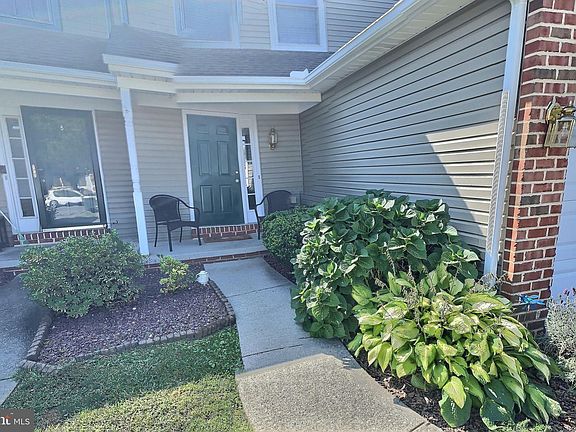2nd image of 4084 Laurel Ln