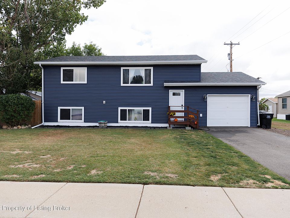 1st image of 104 6th St SW