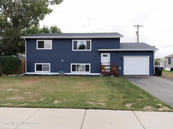 104 6th St SW, South Heart, ND 58655
