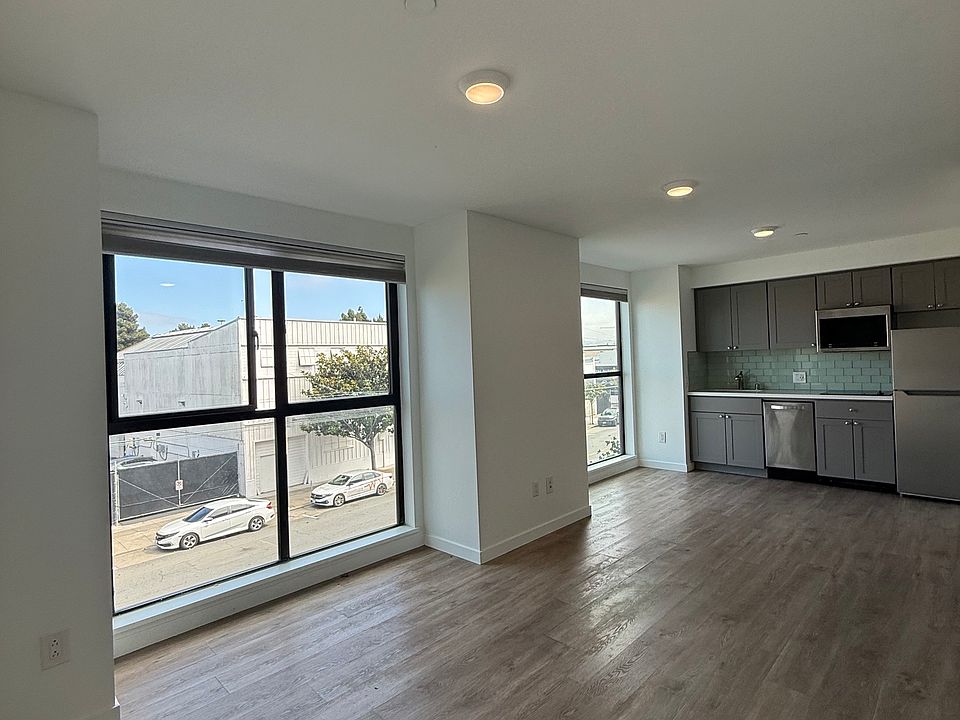 1st image of 1532 Howard St #303