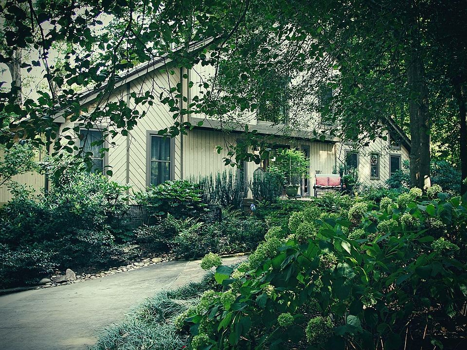 2nd image of 3515 River Dr