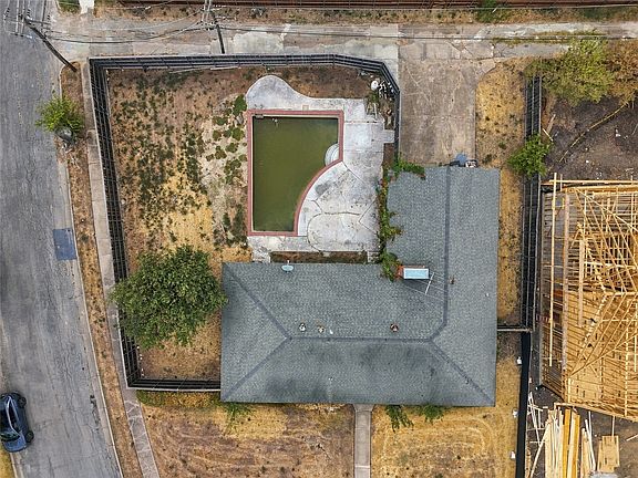 2nd image of 3660 Warick Dr