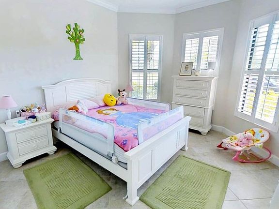 2nd image of 9483 Isla Bella Cir
