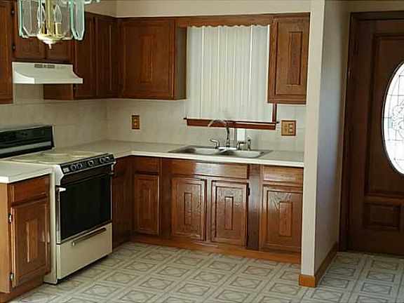 4th image of 29 Angell Dr